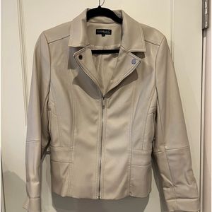Women’s faux leather cream colored jacket with zipper detail. Size 8.